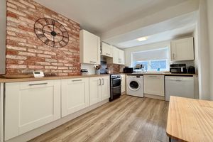 Kitchen/Breakfast Room- click for photo gallery